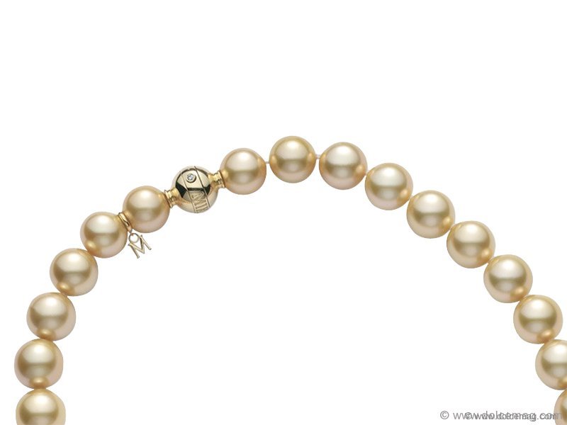 Embrace yourself in delicate femininity with a strand necklace that beams with Golden South Sea pearls. The 18-karat gold and diamond ball clasp adds a touch of gilded elegance.