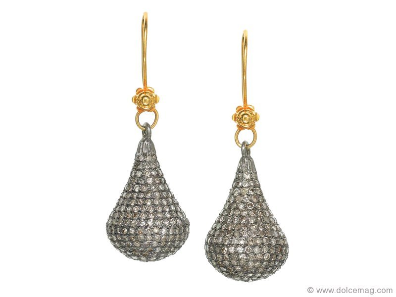 14-karat gold with these teardrop earrings