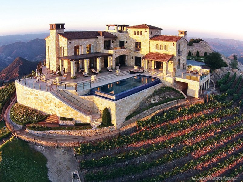 WINE TIME: We’re planning our cool-weather adventures around Malibu Rocky Oaks Estate Vineyards, a family-owned hilltop treasure that’s a must-see for any wine connoisseur | www.maliburockyoaks.com