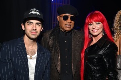 LOS ANGELES, CALIFORNIA - FEBRUARY 05: (L-R) Joe Jonas, Stevie Wonder and Shania Twain attend Universal Music Group’s 2023 After Party to celebrate the 65th Grammy Awards, Presented by Coke Studio and Merz Aesthetics’ Xperience+ at Milk Studios Los Angeles on February 05, 2023 in Los Angeles, California. (Photo by Lester Cohen/Getty Images for Universal Music Group for Brands)
